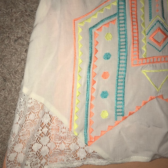 Embroidered Tank Top - Picture 2 of 4